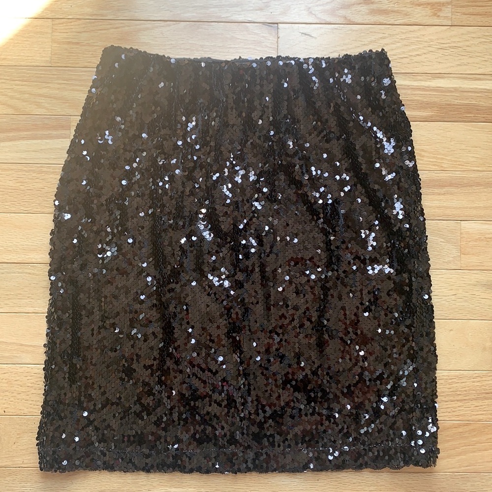 WD NY NWT SUPER CUTE BLACK LINED SEQUIN MINI SKIRT WITH ELASTIC WAIST